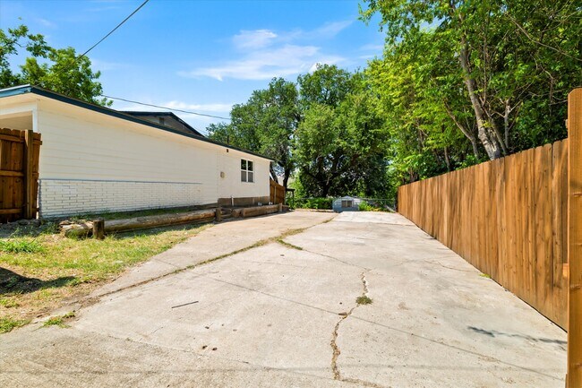 Building Photo - 8500 Gibbs Dr