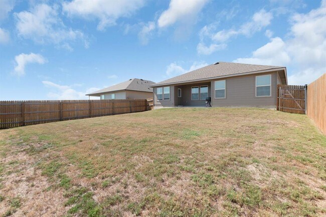 Building Photo - 1321 Lindsey Dr