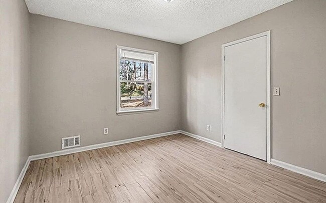 Building Photo - 4460 Marjorie Rd SW