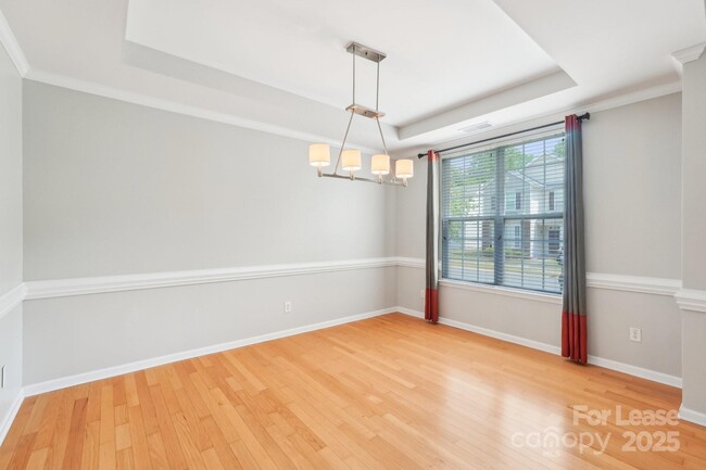 Building Photo - 14417 Laurel Tree Ln