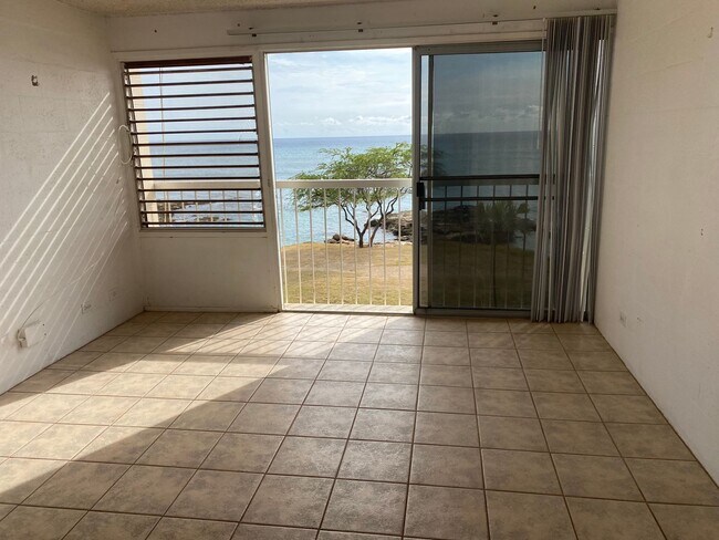 Building Photo - One bedroom Makaha Surfside