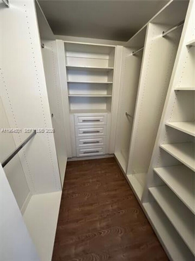 Building Photo - 1717 N Bayshore Dr