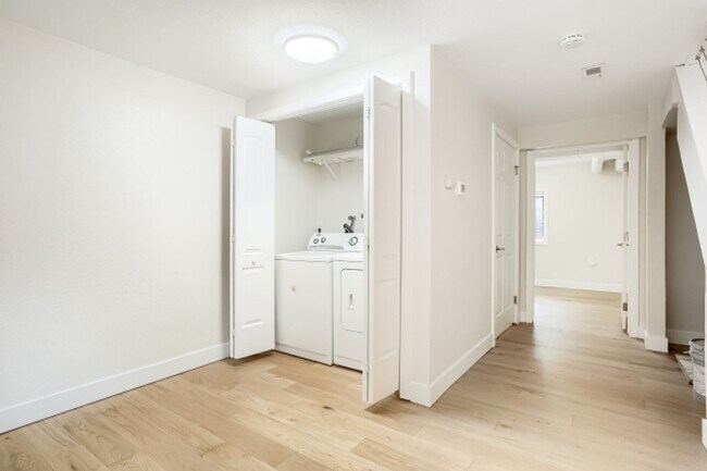 Building Photo - Beautifully Remodeled 3-Bed, 2-Bath Townhouse in Central Boulder