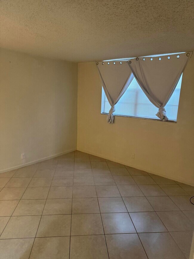 Building Photo - 9949 Sandalfoot Blvd