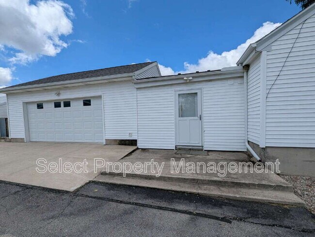 Building Photo - 710 E Cook Rd