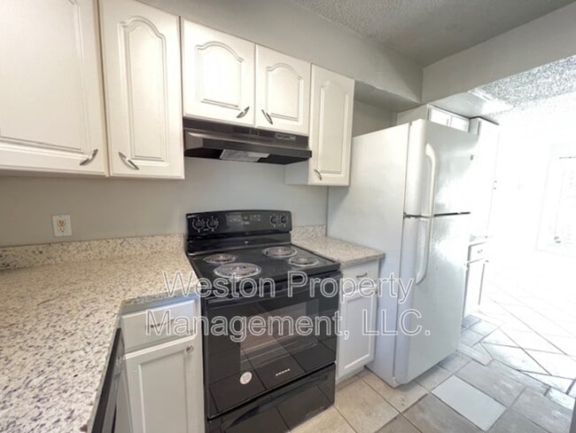 Building Photo - 1402 Bill Carrol Dr