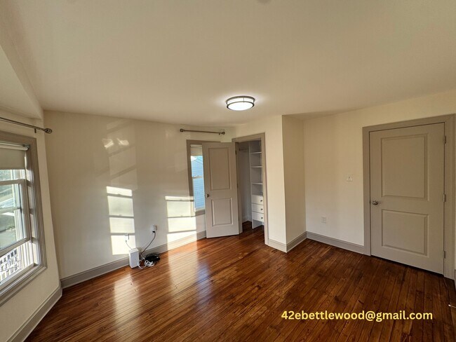 Building Photo - 42 E Bettlewood Ave