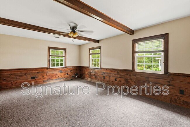 Building Photo - 1413 Robindale Rd