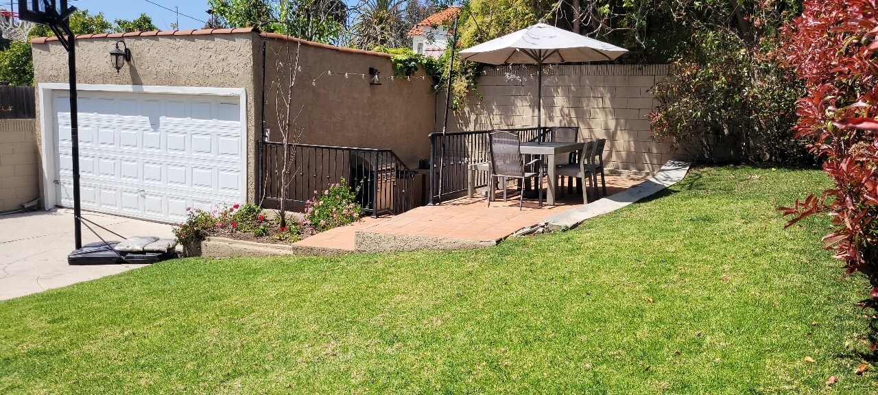 garage - 1357 S Orange Dr