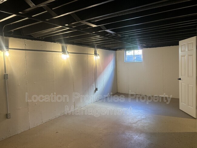 Building Photo - 1515 W 3rd St