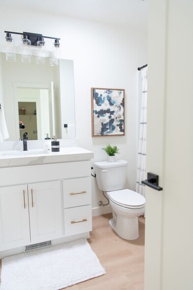 Building Photo - 1802 Drake Ln