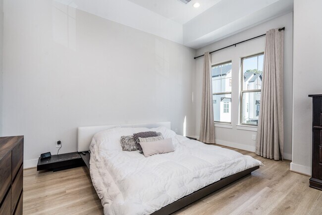 Building Photo - 5355 Creekmont Oaks Ln