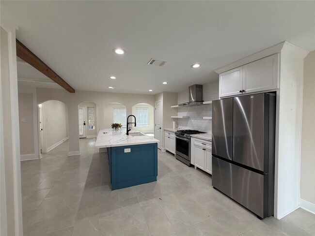 Building Photo - 2 Bayleaf Ln