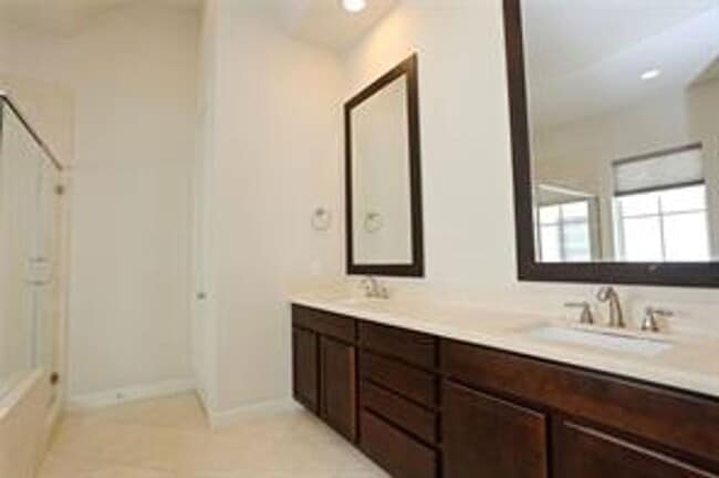 Building Photo - 3226 McKinney St