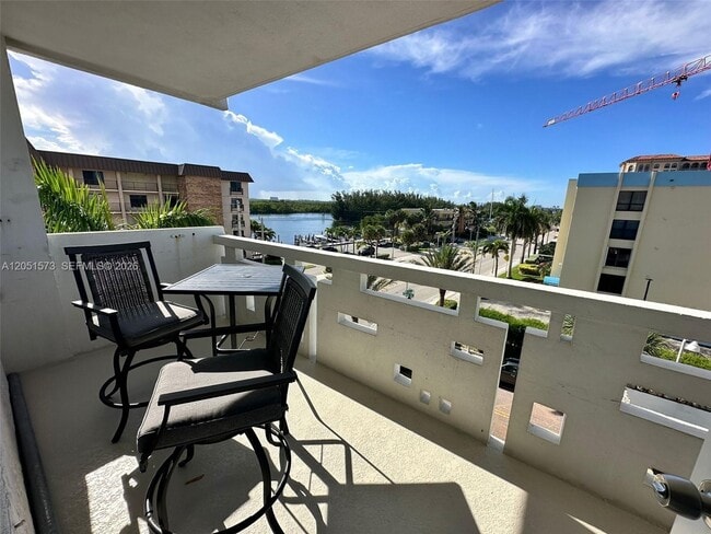 Building Photo - 3111 N Ocean Dr