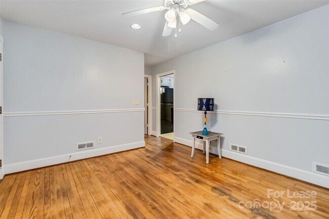 Building Photo - 1634 Van Buren Ave