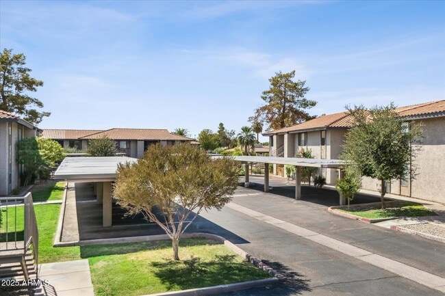 Building Photo - 1402 E Guadalupe Rd