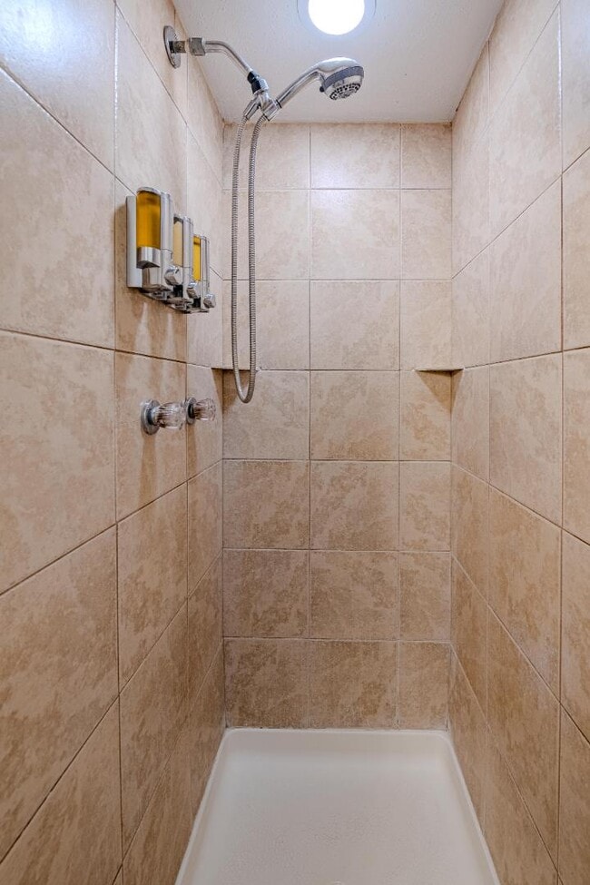 Building Photo - 704 Pacific Ave SW