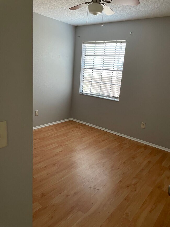 Building Photo - Well kept 3/2 with garage in Seminole county Apopka