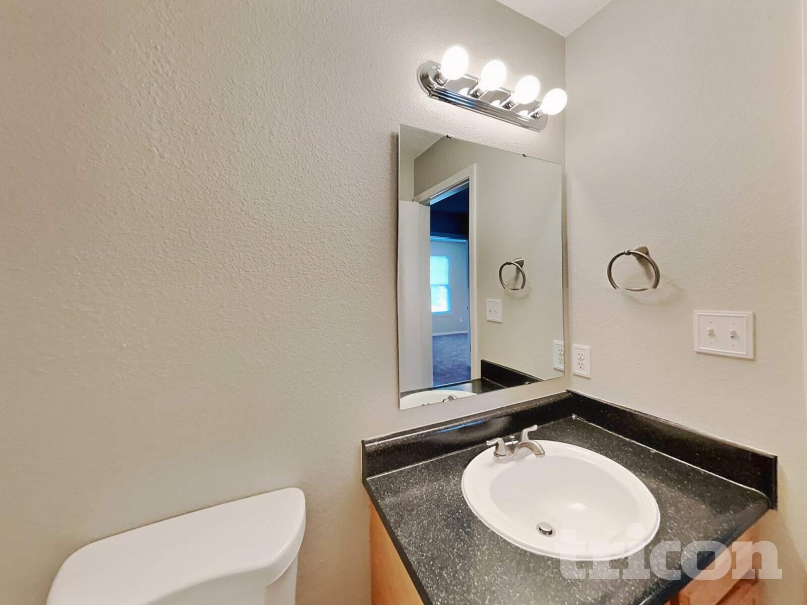 Building Photo - 2220 Lakecrest Dr