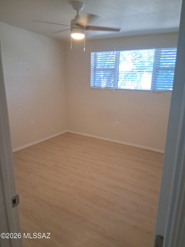 Building Photo - 4929 S Cherry Ave