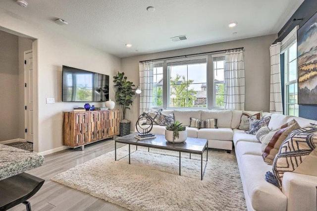Building Photo - 3 bedroom in Roseville CA 95747