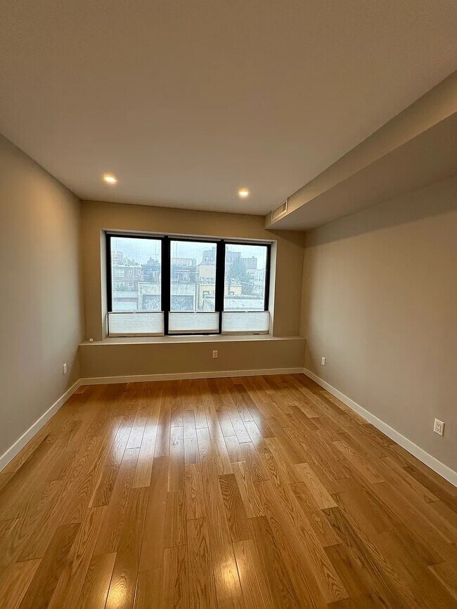 Building Photo - 21-17 31st Avenue