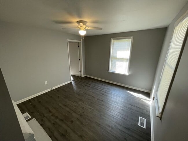 Building Photo - Adorable 2 bd 1 ba home . Located in Besse...