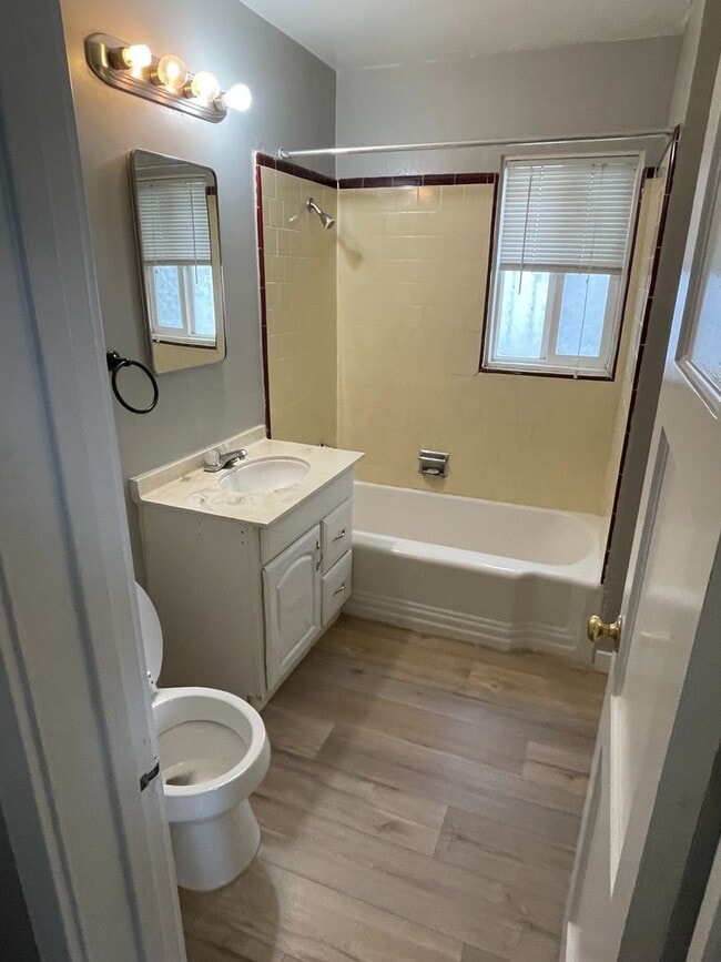 Building Photo - 391 N 15th St