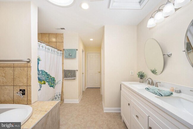 Building Photo - 12907 Martingale Ct