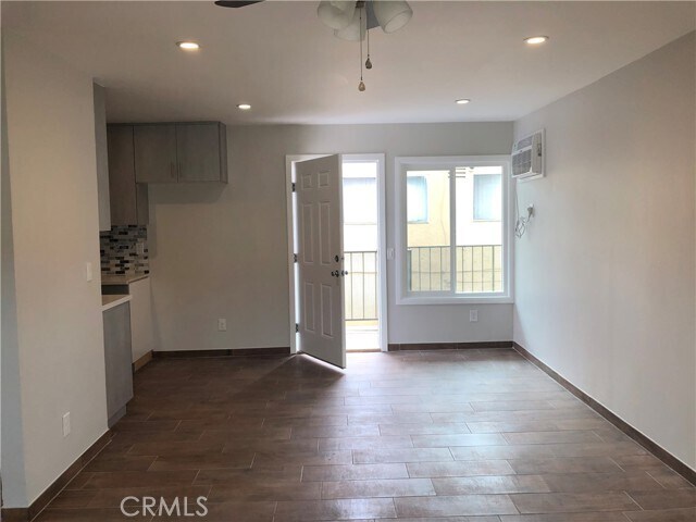 Primary Photo - 1108 W 110th St