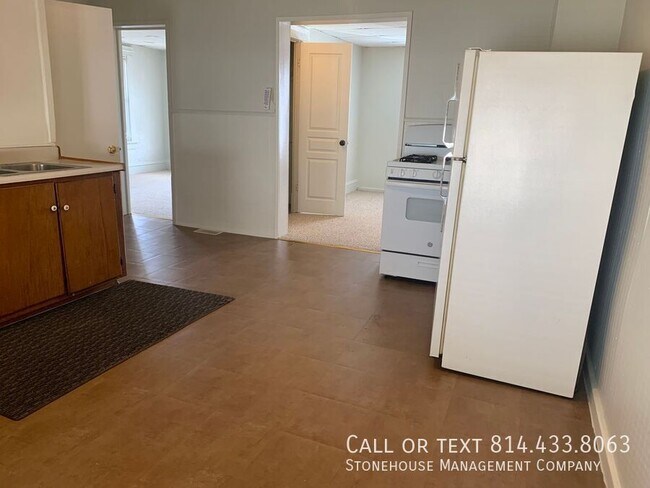 Building Photo - 418 Huron St