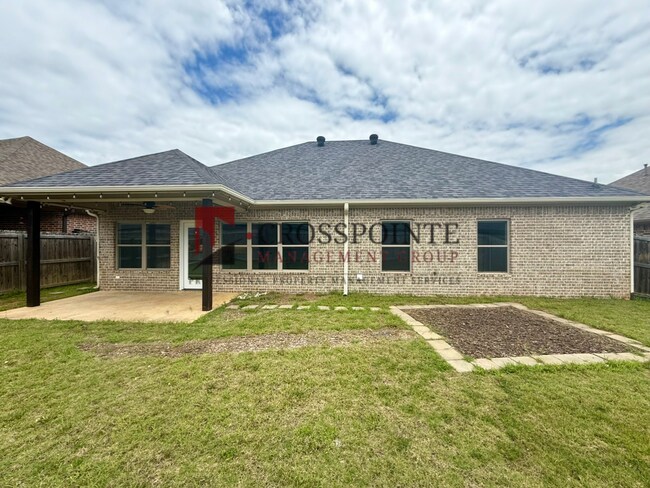 Building Photo - 3 Bedroom 2 Bathroom Home in Lindale!