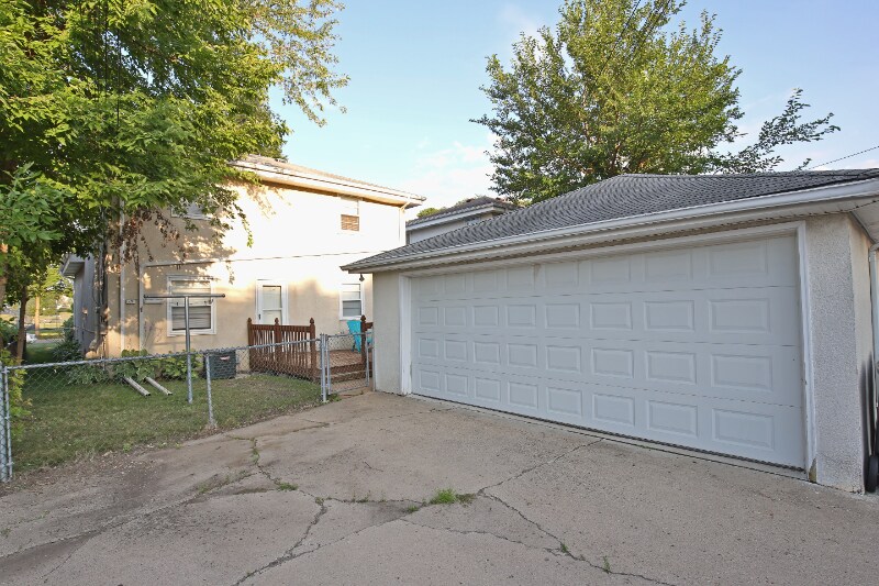 Building Photo - 5752 Russell Ave S