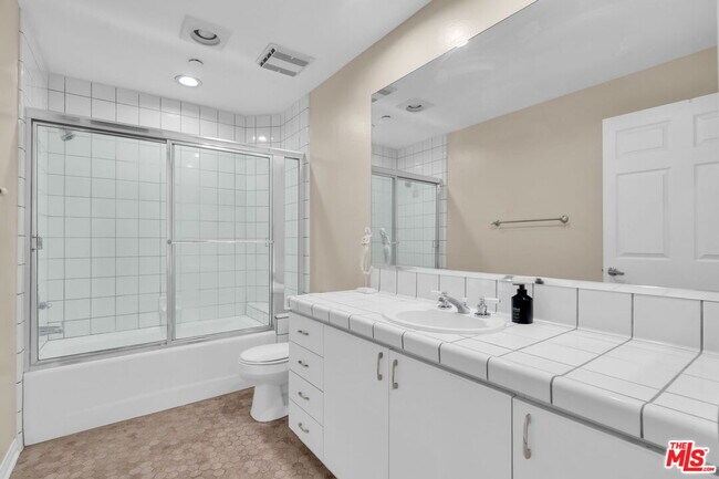 Building Photo - 12000 Goshen Ave