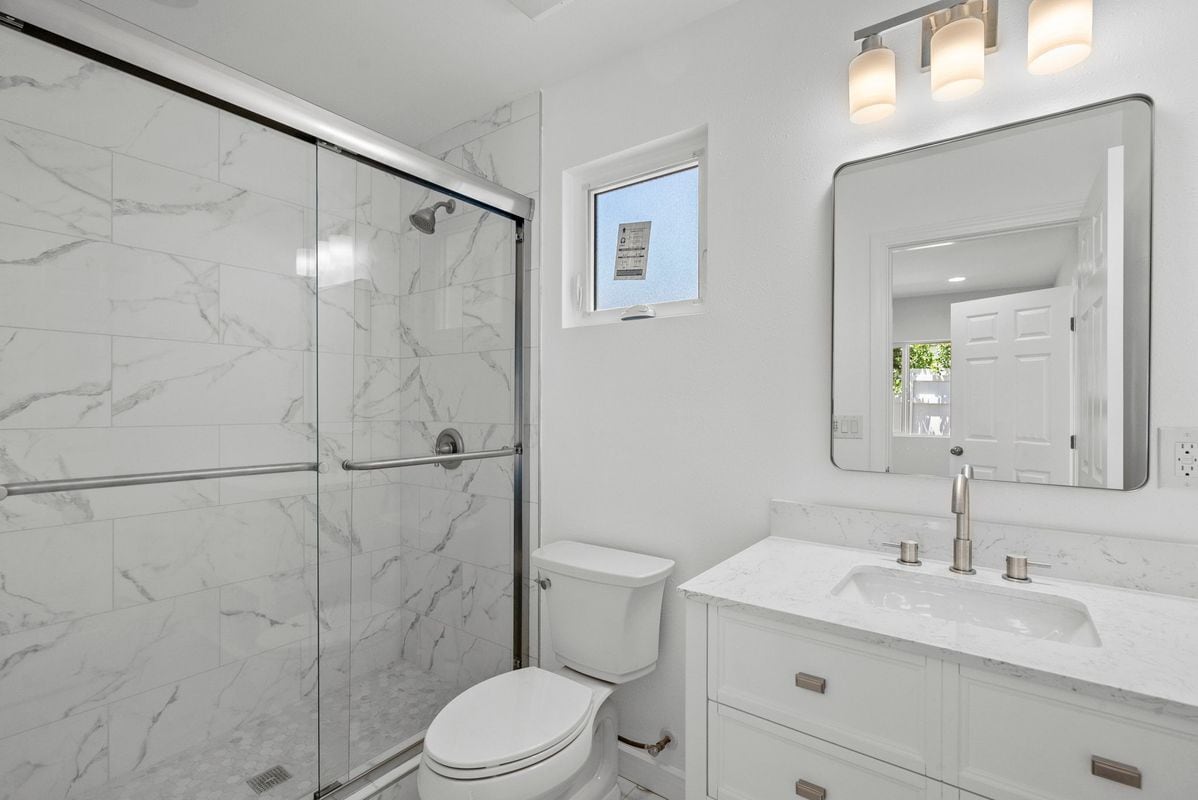 Building Photo - 1745 1/2 West 39th Street