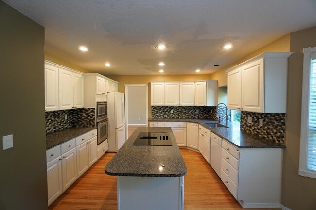 Building Photo - 2747 E Migratory Dr