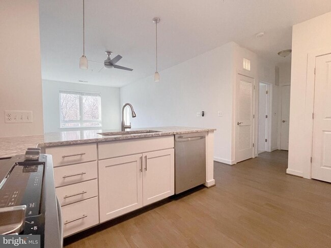 Building Photo - Luxurious Fairfax City 2 bed Condo