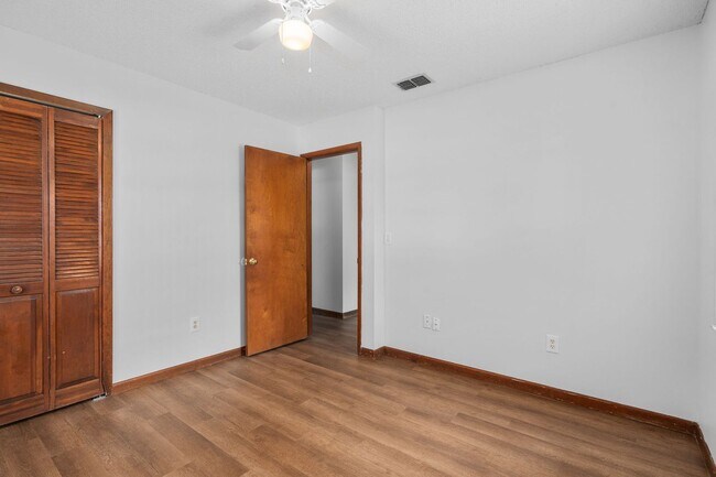 Building Photo - **Recently upgraded 4/2 pool home in Longw...