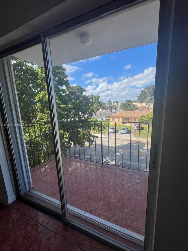 Building Photo - 13725 NE 6th Ave