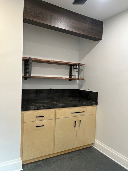 Building Photo - 553 E 700 S