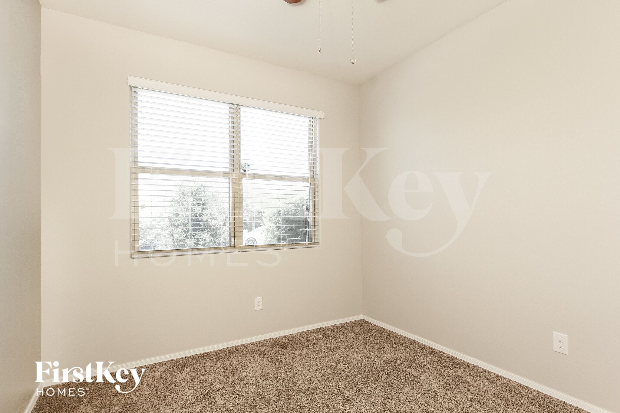 Building Photo - 2635 W Tamarisk Ave