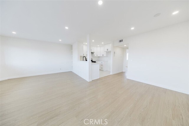 Building Photo - 620 S Lake St