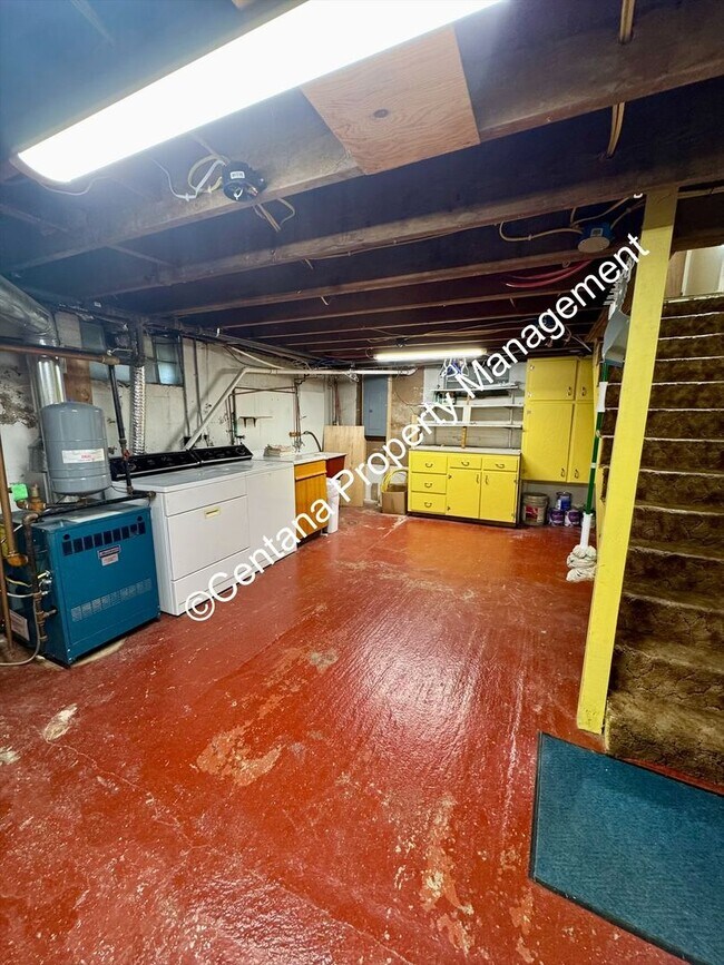 Building Photo - $500 off first months rent on 3 bed 2 bath...