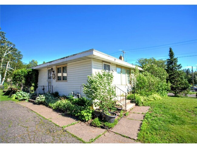 Building Photo - 204 N Blackman Ave