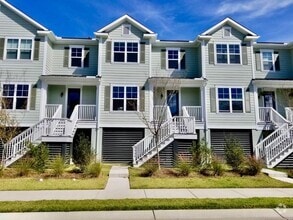 Building Photo - Gorgeous Oyster Point Townhome With Pond V...