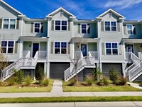 Building Photo - Gorgeous Oyster Point Townhome With Pond V...