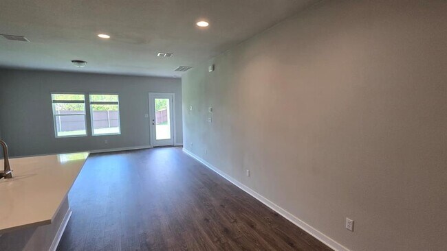 Building Photo - 17402 Torneo Dr