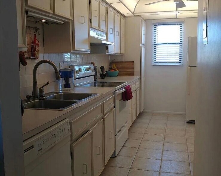 Building Photo - 500 Palm Springs Blvd