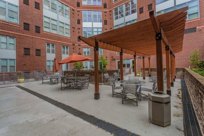 Building Photo - 1300 N St NW